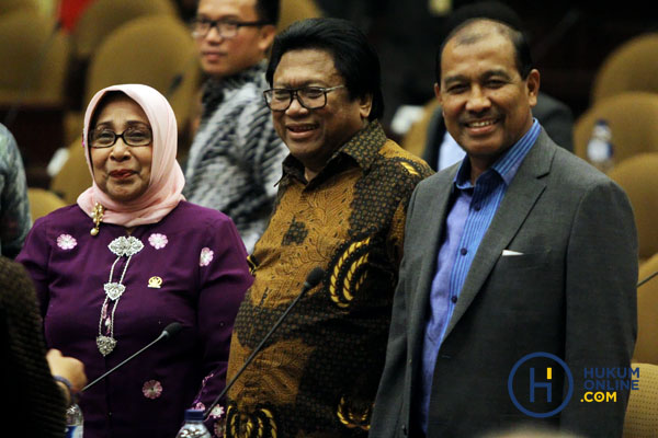 Oesman Sapta Odang terpilih menjadi Ketua DPD RI menggantikan Mohammad Saleh yang kini meletakkan jabatan. Oesman berhasil terpilih secara aklamasi.