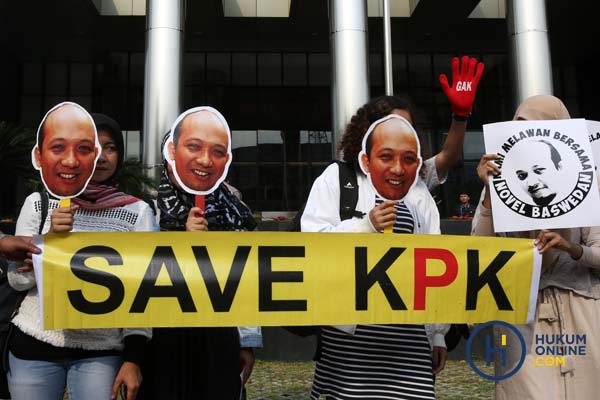 Mereka memberikan dukungan kepada KPK dan juga meminta Presiden Jokowi turun tangan langsung dengan cara membentuk tim khusus untuk mengusut kasus penyiraman air keras terhadap penyidik senior KPK Novel Baswedan.