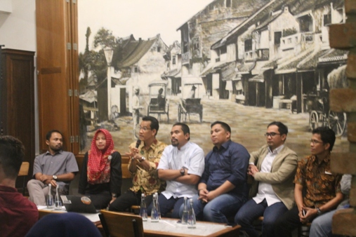 Akademisi dan pengamat hukum tata negara mengeluarkan pernyataan terkait kisruh DPD di Jakarta, (17/4).  Foto: MYS