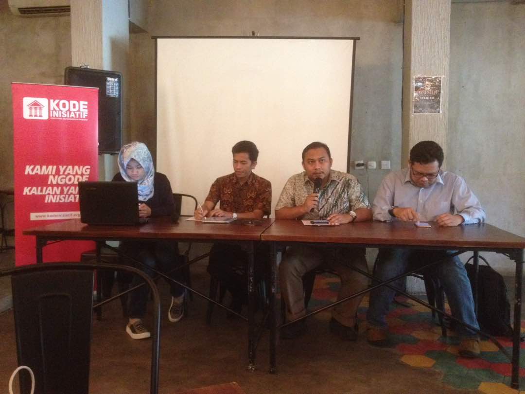 Ketua Kode Inisiatif Veri Junaidi Saat Jumpa Pers di Jakarta, Selasa (6/6). FOTO: AIM 