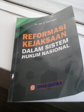 Salah satu buku karya Jan S Marinka. Foto: MYS