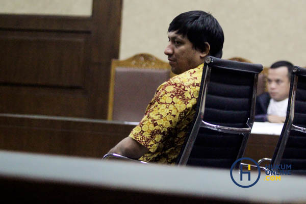 Ketua Angkatan Muda Partai Golkar (AMPG) Fahd El Fouz menjalani sidang perdana sebagai terdakwa dalam kasus dugaan korupsi pengadaan penggandaan Al Quran di Pengadilan Tipikor Jakarta, Kamis (13/7). Foto: RES 