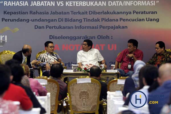 Para pemateri dalam seminar nasional Rahasia Jabatan vs Keterbukaan Informasi yang diselenggarakan PP INI di Jakarta, Sabtu (29/7). Foto: RES
