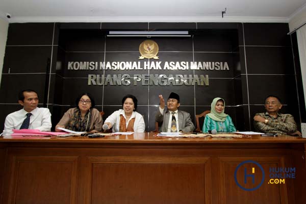 Pansel saat umumkan 14 calon komisioner Komnas HAM. Foto: RES