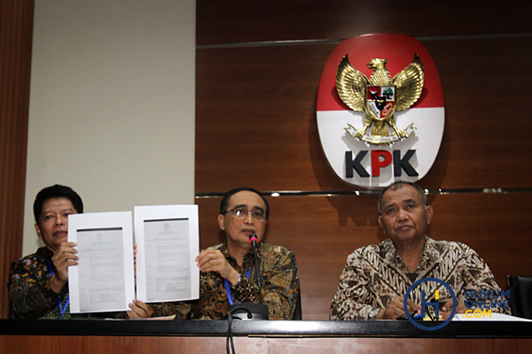 KPK Tunjukan Barang Bukti OTT Hakim Tipikor Bengkulu 6.JPG