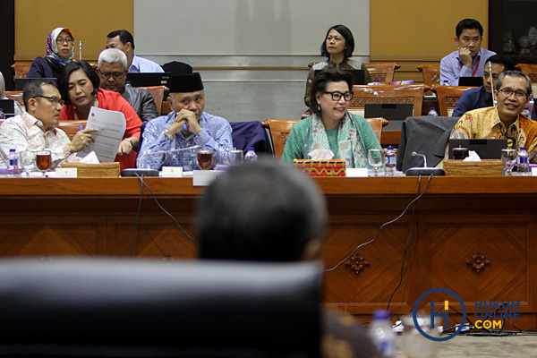 Rapat Dengar Pendapat antara Komisi III dan KPK di Gedung DPR Jakarta, Senin (11/9). Foto: RES