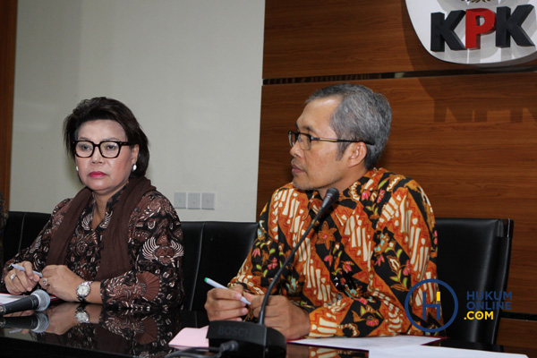 Wakil Ketua KPK Alexander Marwata (kanan) saat konferensi pers di gedung KPK. Foto: RES 