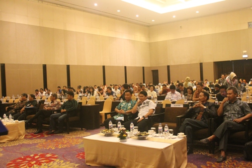 Seratusan advokat Indonesia di suatu seminar internasional yang membahas penyelesaian sengketa melalui arbitrase internasional, di Makassar tahun 2016 lalu. Foto: MYS