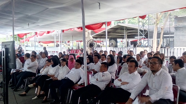 Sebagian peserta seleksi cakim tahap 1 di kantor BKN Jakarta. Foto: HOL