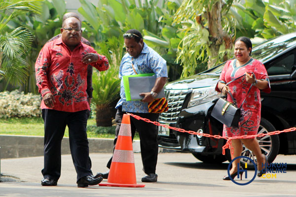 Gubernur Papua sambangi KPK 2.JPG