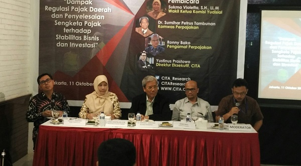 Dikusi mengenai â€œDampak Regulasi Pajak Daerah dan Penyelesaian Sengketa Pajak Terhadap Stabilitas Bisnis dan Investasiâ€, di Jakarta, Rabu (11/10). Foto: DAN