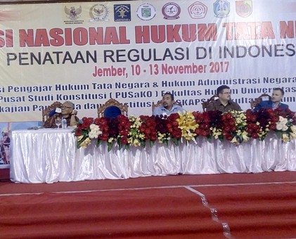 Salah satu sesi pembahasan masalah regulasi Indonesia di Jember Jawa Timur. Foto: NEE
