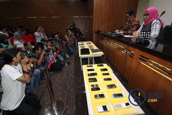 KPK Perlihatkan Barang Rambasan Hasil Korupsi 2.JPG