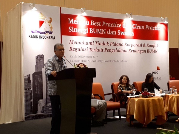 Director & Chief Legal Officer PT Adaro Energy, M. Syah Indra Aman, saat berbicara dalam seminaryang diselenggarakan KADIN, Kamis (16/11), di Jakarta. Foto: Istimewa 