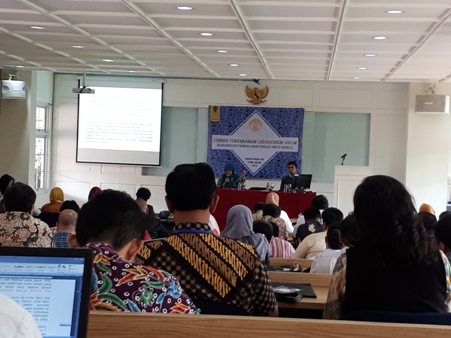Para pengelola laboratorium hukum membahas pengembangan lab hukum ke depan di kampus FH UI Depok, November 2017. Foto: MYS