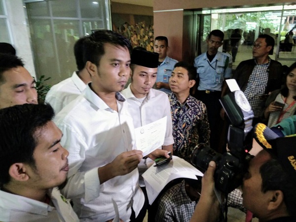 Ketua HMPI Andi Fajar Asti usai melaporkan Setya Novanto  di MKD, Kamis (23/11). Foto: RFQ
