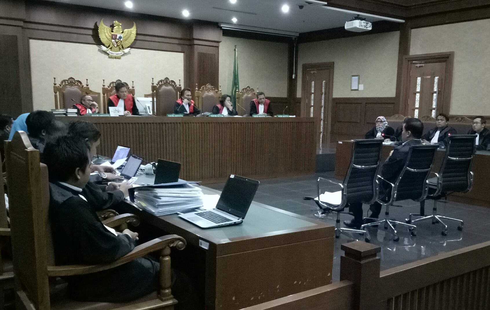 Terdakwa Andi Narogong saat memberi keterangan di sidang kasus korupsi e-KTP di Pengadilan Tipikor Jakarta, Kamis (30/11). Foto: Aji