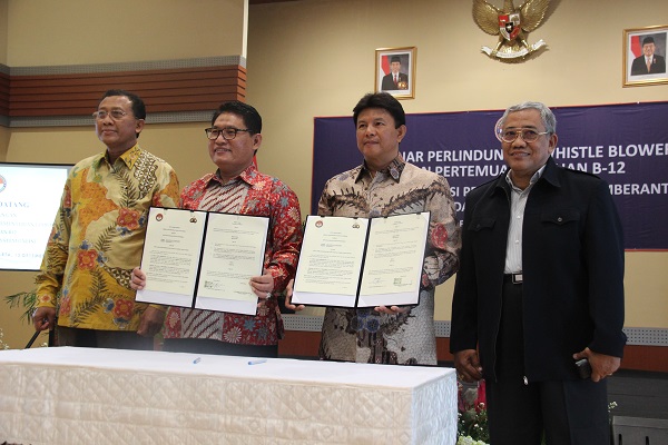 Ketua LPSK Abdul Haris Semendawai (kedua dari kiri) dan Kabareskrim Komjen Pol Ari Dono Sukmanto (kedua dari kanan). Foto: Humas LPSK