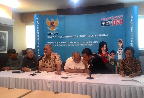 Jajaran Komisioner BPKN saat konferensi pers di Jakarta, Rabu (27/12). Foto: NNP
