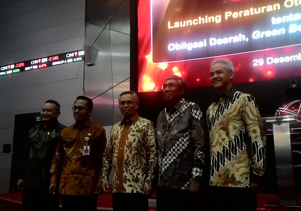 Launching POJK Obligasi dan Sukuk Daerah di Jakarta. Foto: NNP
