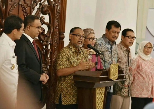 Komite Pencegahan Korupsi Pemprov DKI Jakarta didampingi Anies-Sandi di Balai Kota Jakarta. Foto: Instagram @aniesbaswedan  