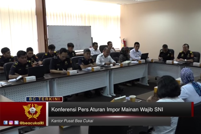 Konferesi pers terkait aturan impor mainan wajib Standar Nasional Indonesia (SNI) di di Gedung Kalimantan, Kantor Pusat Bea dan Cukai pada tanggal 22 Januari 2018. Foto: youtube