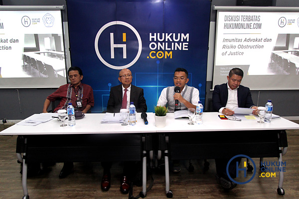 Sekjen Peradi Thomas E Tampubolon saat menjadi pembicara diskusi terbatas bersama mantan pimpinan KPK Chandra M. Hamzah dan Muhammad Ismak di Jakarta, Rabu (31/1). Foto: RES 