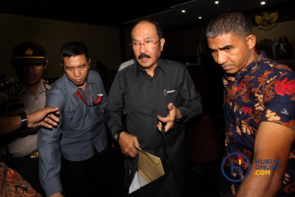 Mantan kuasa hukum Setya Novanto, Fredrich Yunadi usai menjalani sidang perdana di Pengadilan Tipikor Jakarta, Kamis (8/2). Foto: RES
