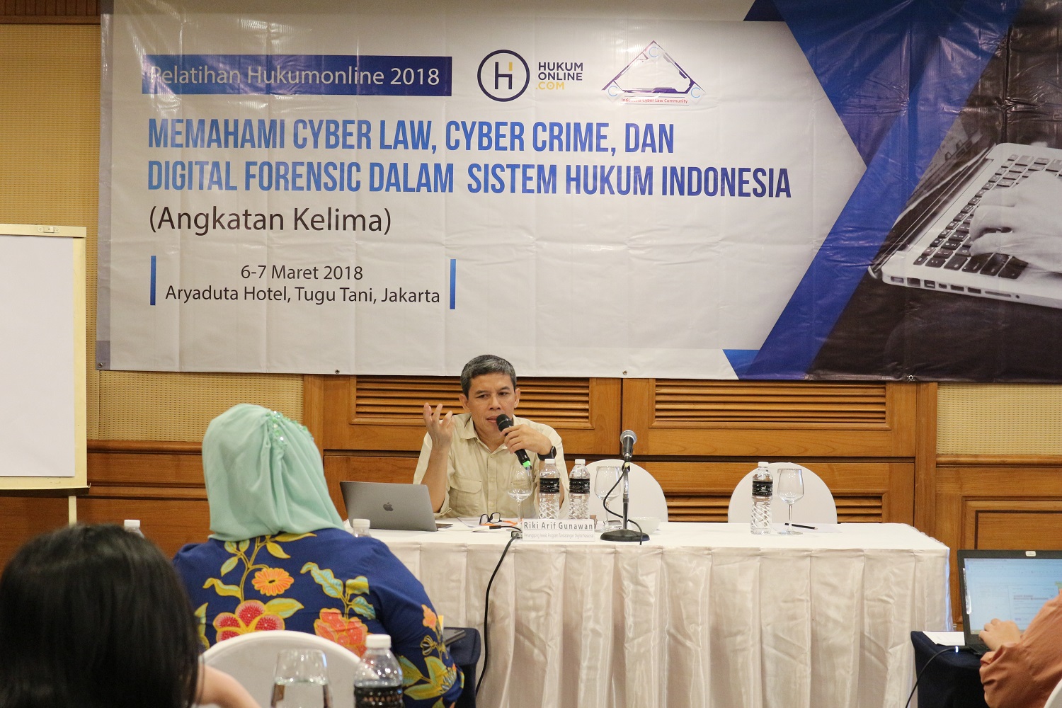 BapakÂ Riki Arief Gunawan, selakuÂ Penanggung Jawab Program Tanda Tangan Digital Nasional, dalam Pelatihan Hukumonline 2018 