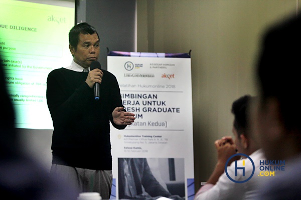 Managing Partner pada AKSET Law, Mohamad Kadri, dalam acara pelatihan hukum dan bimbingan kerja untuk fresh graduate hukum yang digelar Hukumonline di Jakarta, Rabu (14/2). Foto: RES