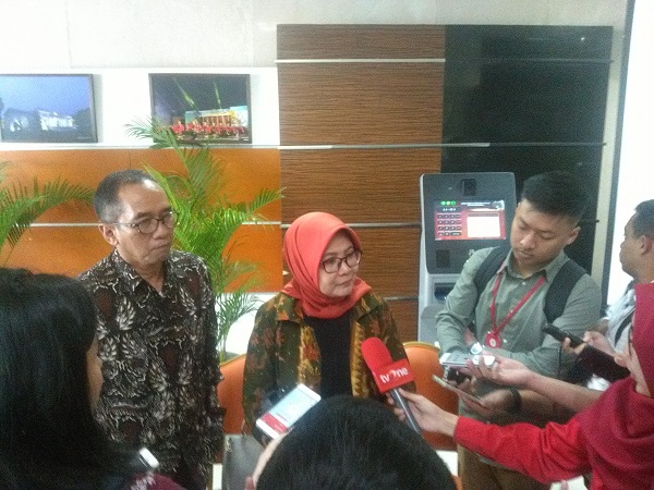 Ketua Pansel Calon Anggota Komisioner KPPU Hendri Saparini usai memberi keterangan pers di Gedung Sekretariat Negara, Senin (5/3). Foto: CR-26