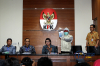 KPK Tunjukan Barang Bukti OTT Hakim PN Tangerang 1.JPG