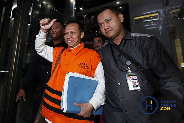 Salah satu advokat, HM Saipudin yang diduga telah menyuap Hakim PN Tangerang Wahyu Widya Nurfitri dan Panitera Pengganti PN Tangerang Tuti Atika usai diperiksa KPK. Foto: RES 