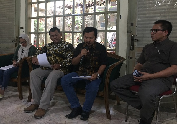 Koalisi Masyarakat Sipil saat konferensi pers di Jakarta, Rabu (21/3). Foto: DAN