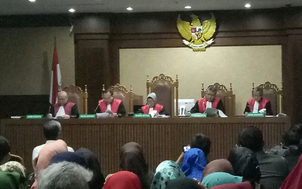 Majelis Hakim Pengadilan Tipikor Jakarta saat membacakan putusan terdakwa mantan Gubernur Sulawesi Tenggara Nur Alam. Foto: AJI 