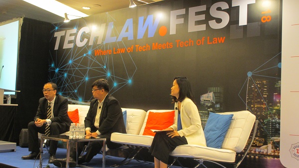 Hakim Aedit Abdullah (kiri) dan Seng Siew Lim (tengah). Foto: NEE