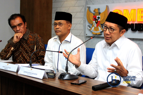 Ombudsman Serahkan Laporan Pelanggaran Umroh ke Menteri Agama 4.JPG