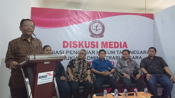 Diskusi menyikapi wacana Pilkada melalui DPRD yang diselenggarakan Asosiasi Pengajar Hukum Tata Negara (APHTN) di Jakarta, Kamis (19/4). Foto: AID
