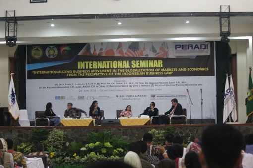 Seminar internasional DPN Peradi-USU di Medan, Senin (23/4). Foto: MYS