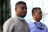 Bupati Buton Selatan, Agus Feisal Hidayat Digelandang ke KPK 5.JPG