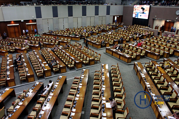 Rapat paripurna pengesahan RUU Terorisme menjadi UU di Gedung Parlemen, Jum'at (25/5). Foto: RES 