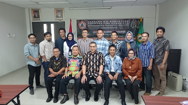 Awak redaksi Hukumonline mengikuti Uji Kompetensi Wartawan yang diselenggarakan Fakultas Ilmu Komunikasi Universitas Moestopo Beragama bersama Persatuan Wartawan Indonesia (PWI), Kamis (5/7). Foto: AID  
