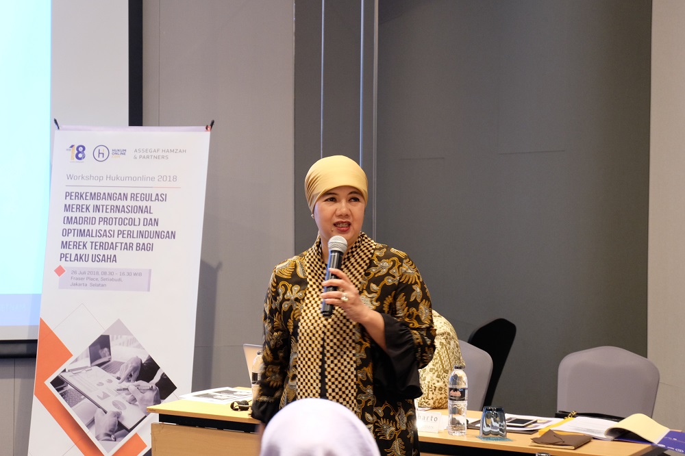 Ibu Dewi Kamaratih Soeharto â€“ Partner Assegaf Hamzah & Partners menjadi Narasumber dalam Workshop Hukumonline 2018, Kamis (26/7). Foto: Event & Training Hukumonline.com