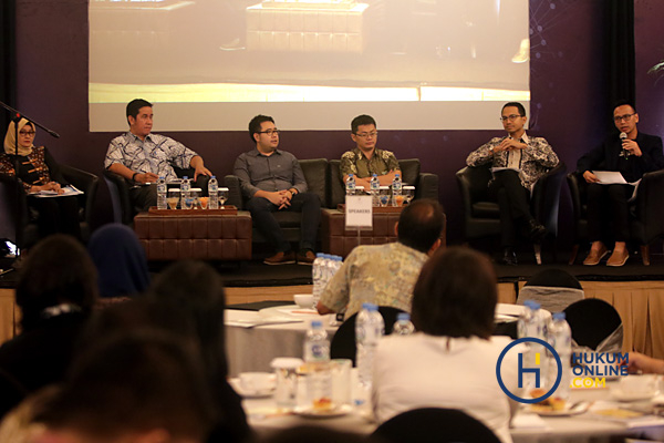 Diskusi  Huumonline Forum Hukum Bisnis Teknologi HUT HOL 5.JPG