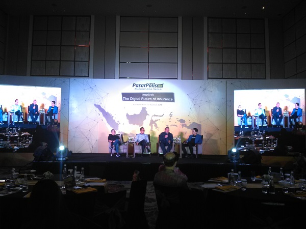 Para pembicara dalam diskusi bertajuk â€œInsurtech: The Digital Future of Insuranceâ€ di Jakarta, Jumat (10/8). Foto: MJR
