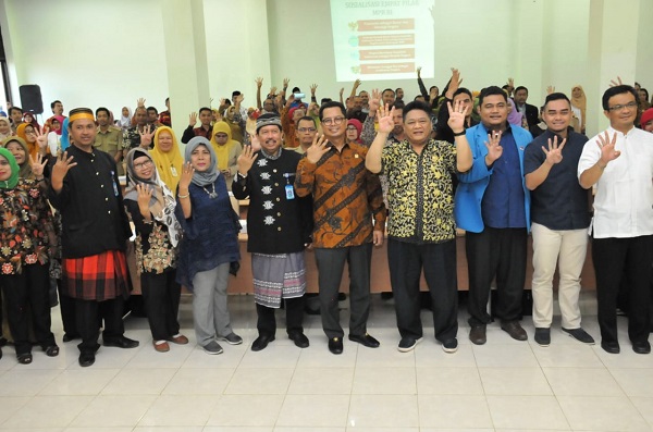 Wakil Ketua MPR Mahyudin (tengah batik coklat). Foto: Humas MPR