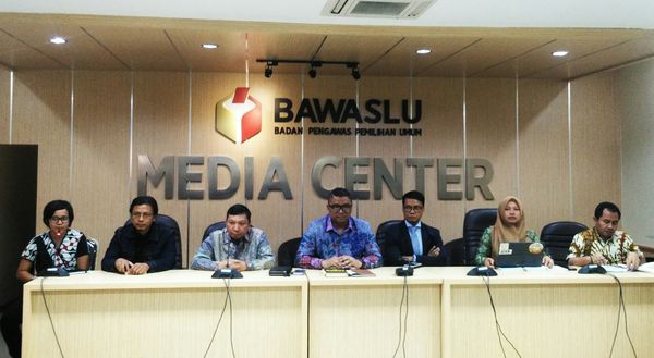 Konferensi pers Bawaslu. Foto: Dhani