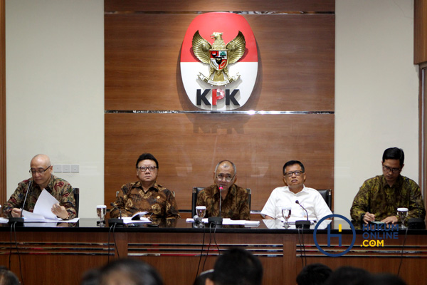 Konferensi pers terkait koordinasi Kemendagri, KPK, dan Kemenpan dan RB menyikapi ribuan ASN yang terlibat kasus korupsi di gedung KPK, Jakarta, Selasa (4/9). Foto: RES