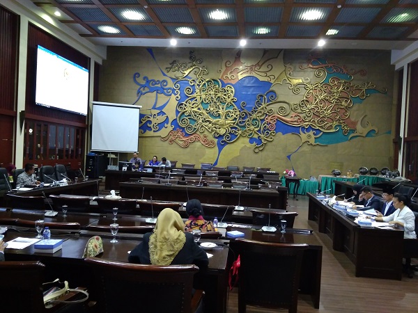 Suasana rapat pembahasan RUU di Baleg DPR. Foto: RFQ 