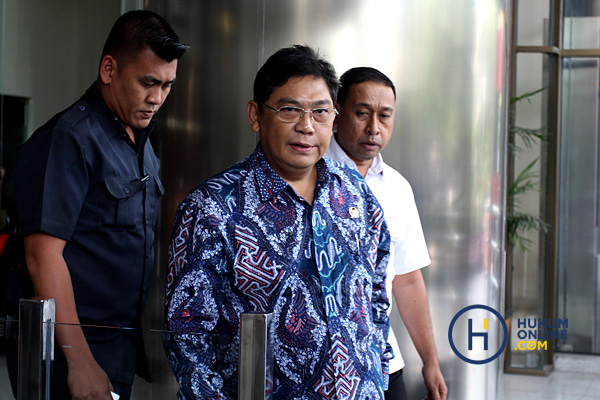 Wakil Ketua DPR Utut Adianto Diperiksa KPK 1.JPG